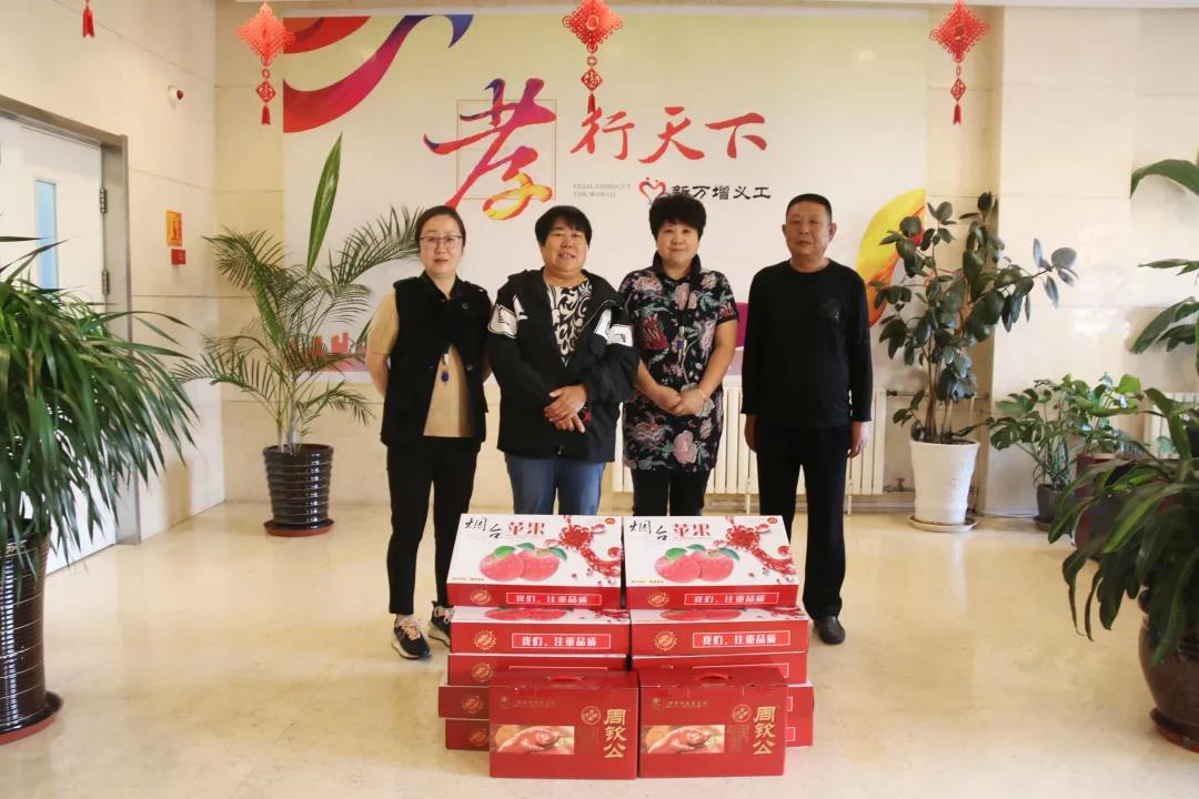 重阳节，丹山社区青岛新万增养老院长者带来了节日慰问