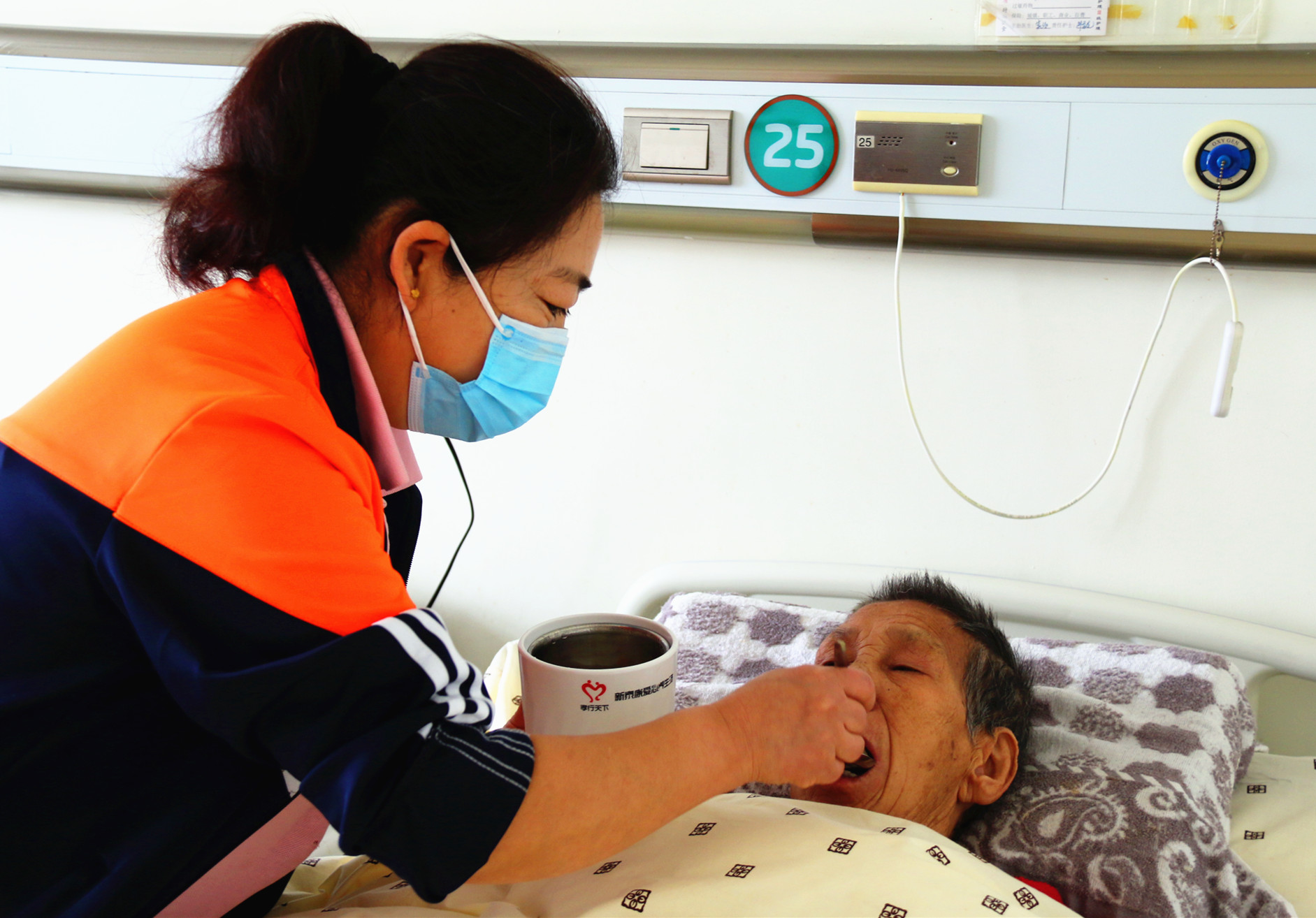 青岛新泰康养老院老人护理技巧