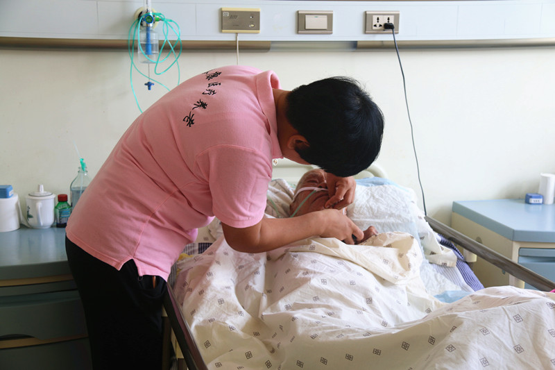 青岛新万增养老院介绍失能老人夏季护理要点
