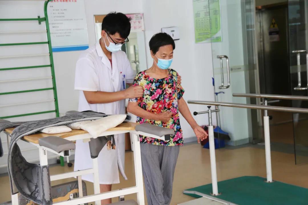 青岛新万增养老院康复科，助您早日回归正常生活